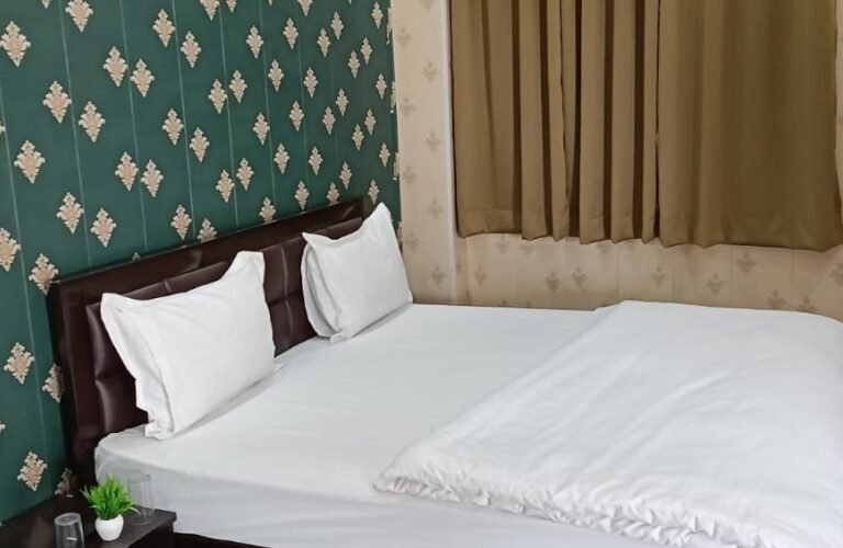 Stay in Comfort Near Varanasi Airport